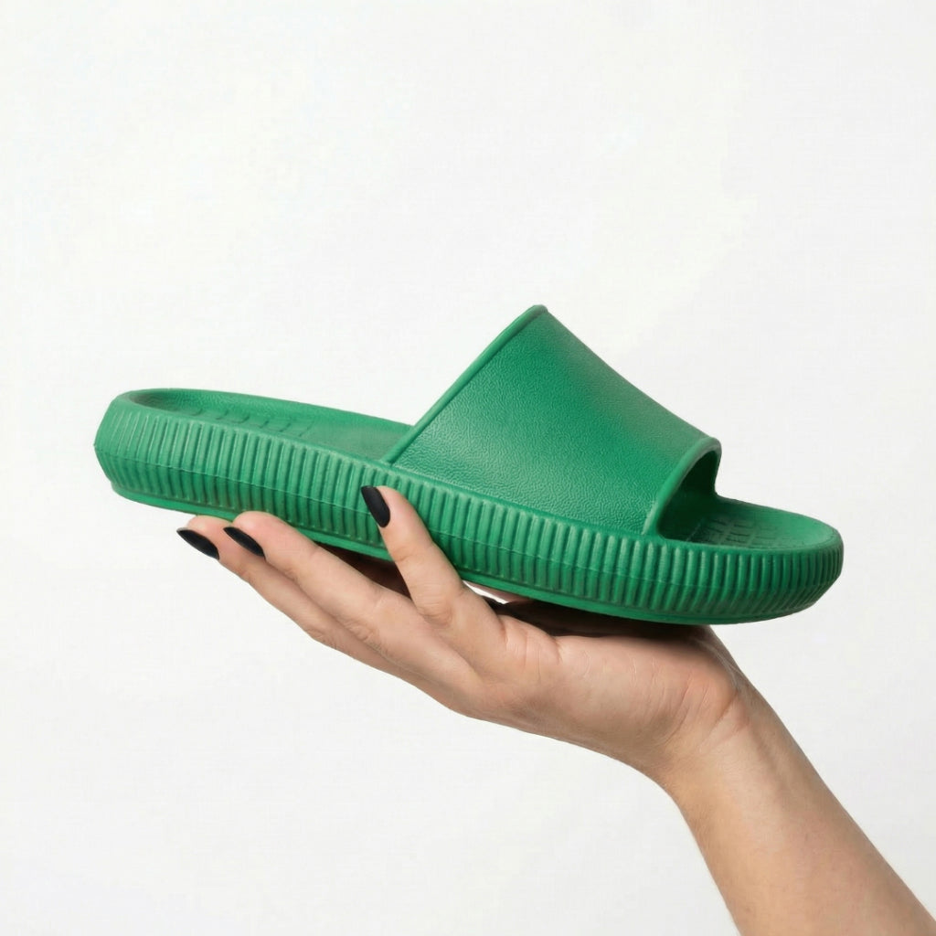 Chinelo slide ortopédico Nuvem unissex da Passato com palmilha anatômica, leve e antiderrapante, para conforto e suporte.