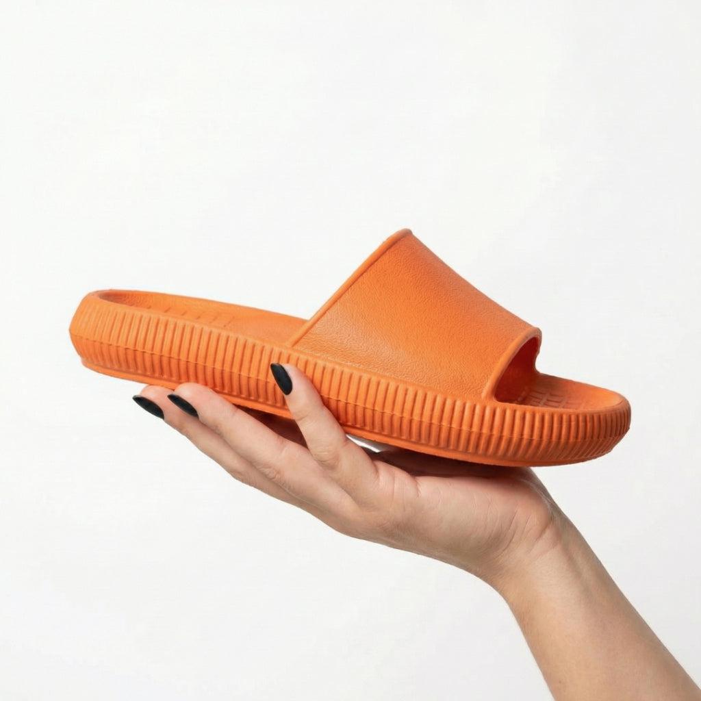 Chinelo slide ortopédico Nuvem da Loja Passato com palmilha anatômica, leve e antiderrapante para conforto unissex.