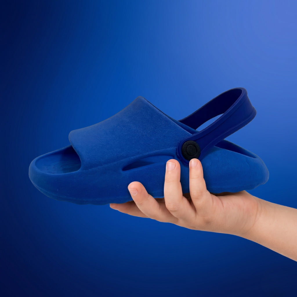 Chinelo infantil Nuvem Meninos 2 em 1 Leve, antiderrapante e confortável, com correia da marca Passato.
