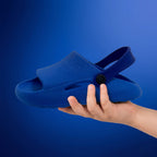 Chinelo infantil Nuvem Meninos 2 em 1 Leve, antiderrapante e confortável, com correia da marca Passato.