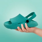 Chinelo infantil Passato Nuvem Meninos 2 em 1 com correia, leve, antiderrapante e confortável para crianças.