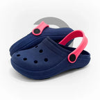 Chinelo infantil azul marinho com detalhe rosa, leve e confortável para crianças