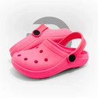 Chinelo rosa neon com fivela preta e furos de ventilação
